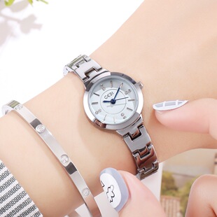 歌迪女士手表防水小巧气质简约合金手链女表镶钻复古时装石英腕表