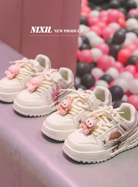可爱小胖丁女童板鞋2025年秋季新款儿童卡通挂件休闲鞋时尚小白鞋