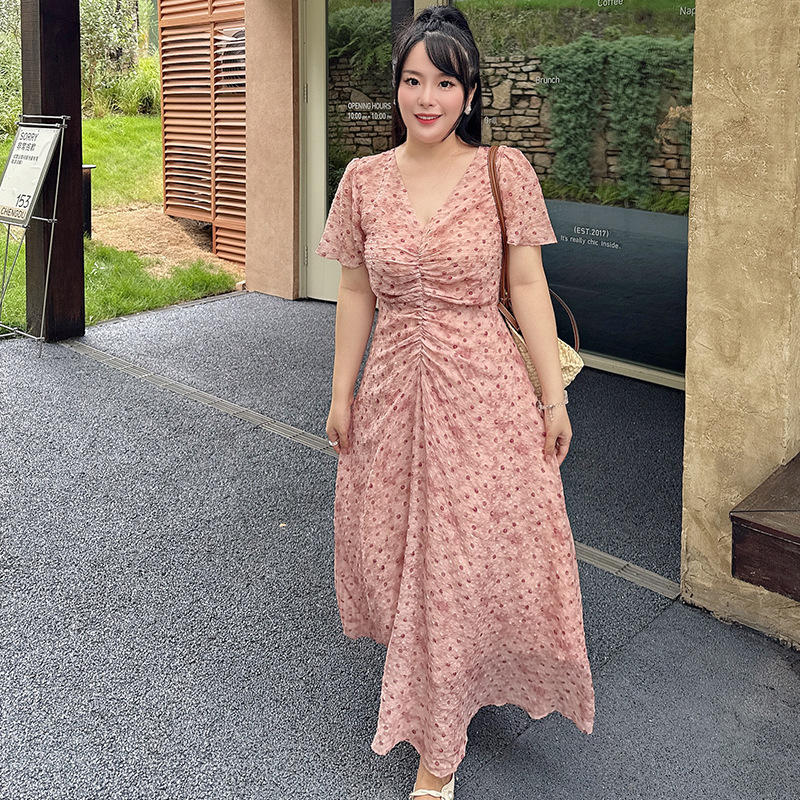 法式温柔风v领波点裙2025女夏新款气质收腰显瘦大码连衣裙200斤潮