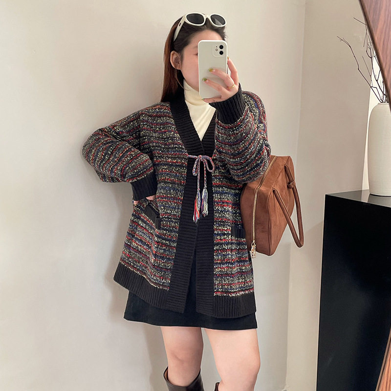 乃粒23761大码女装V领彩色条纹毛衣2026冬胖mm宽松慵懒针织开衫女