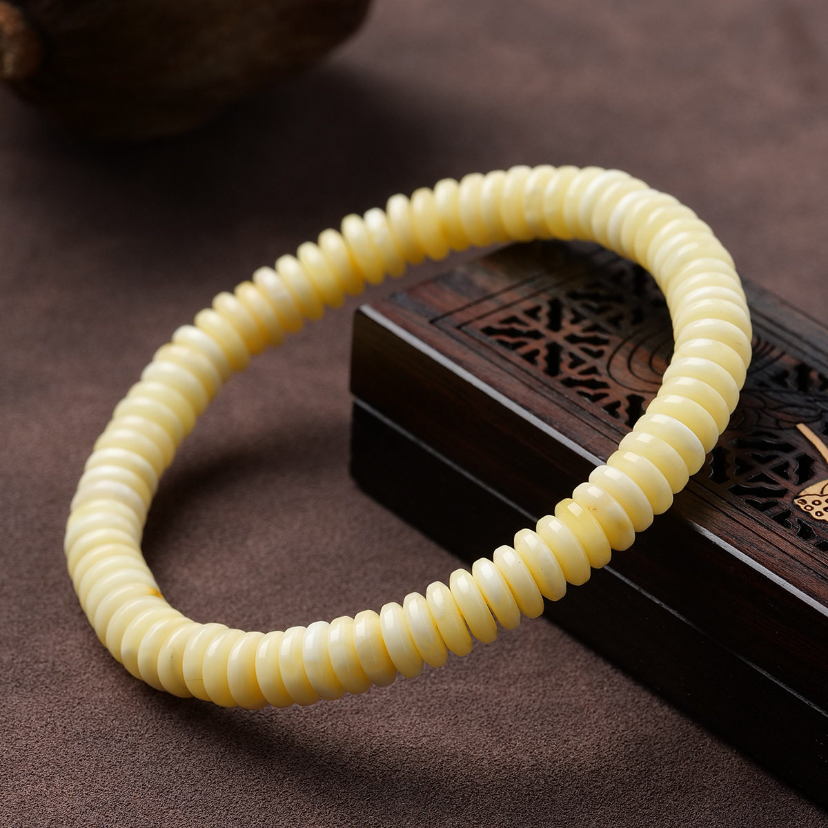 松岗天然蜜蜡片手串5-6mm鸡油黄货白花蜡真品俄罗斯琥珀