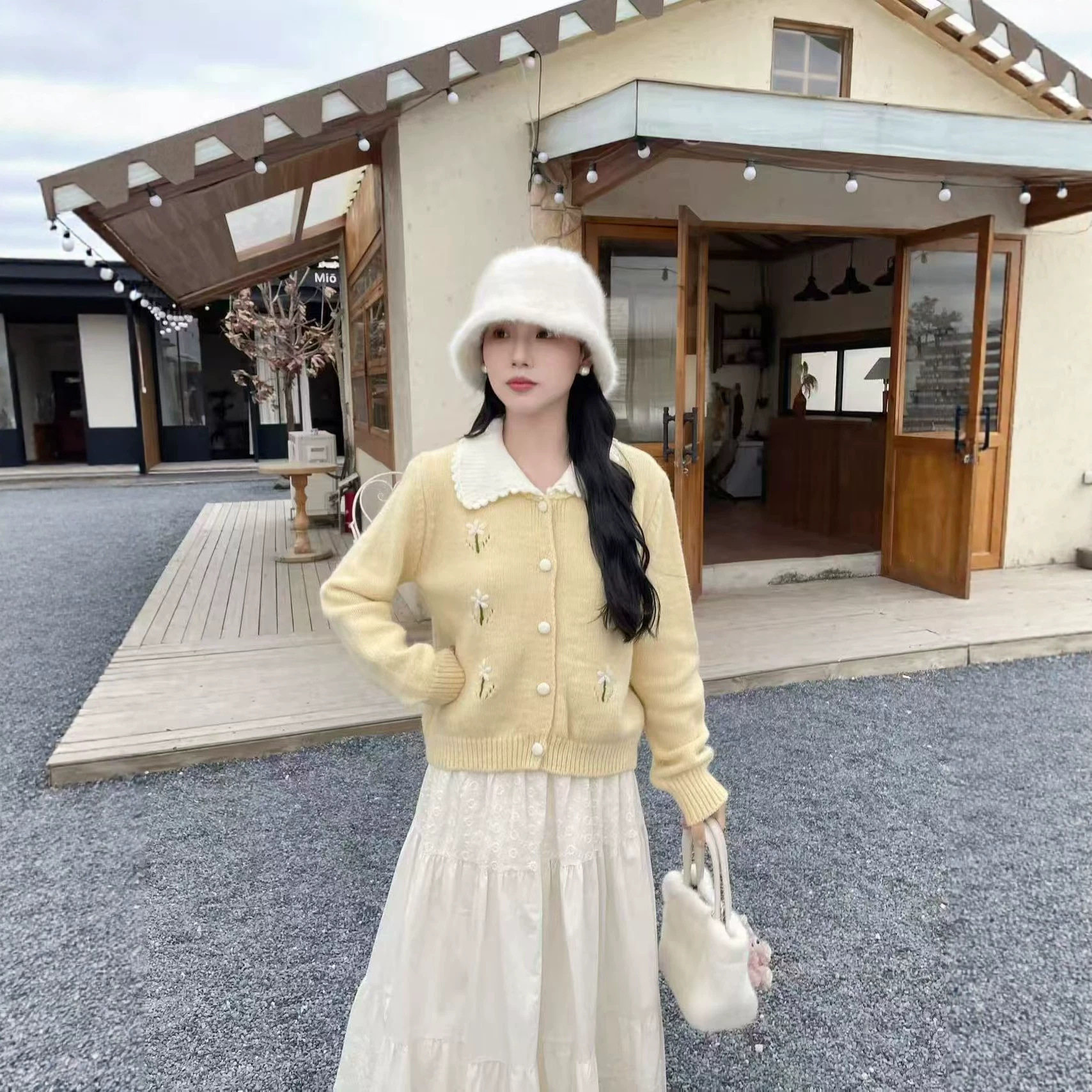 2026温柔风花朵刺绣针织开衫女2026秋季级感娃娃领上衣毛衣外套