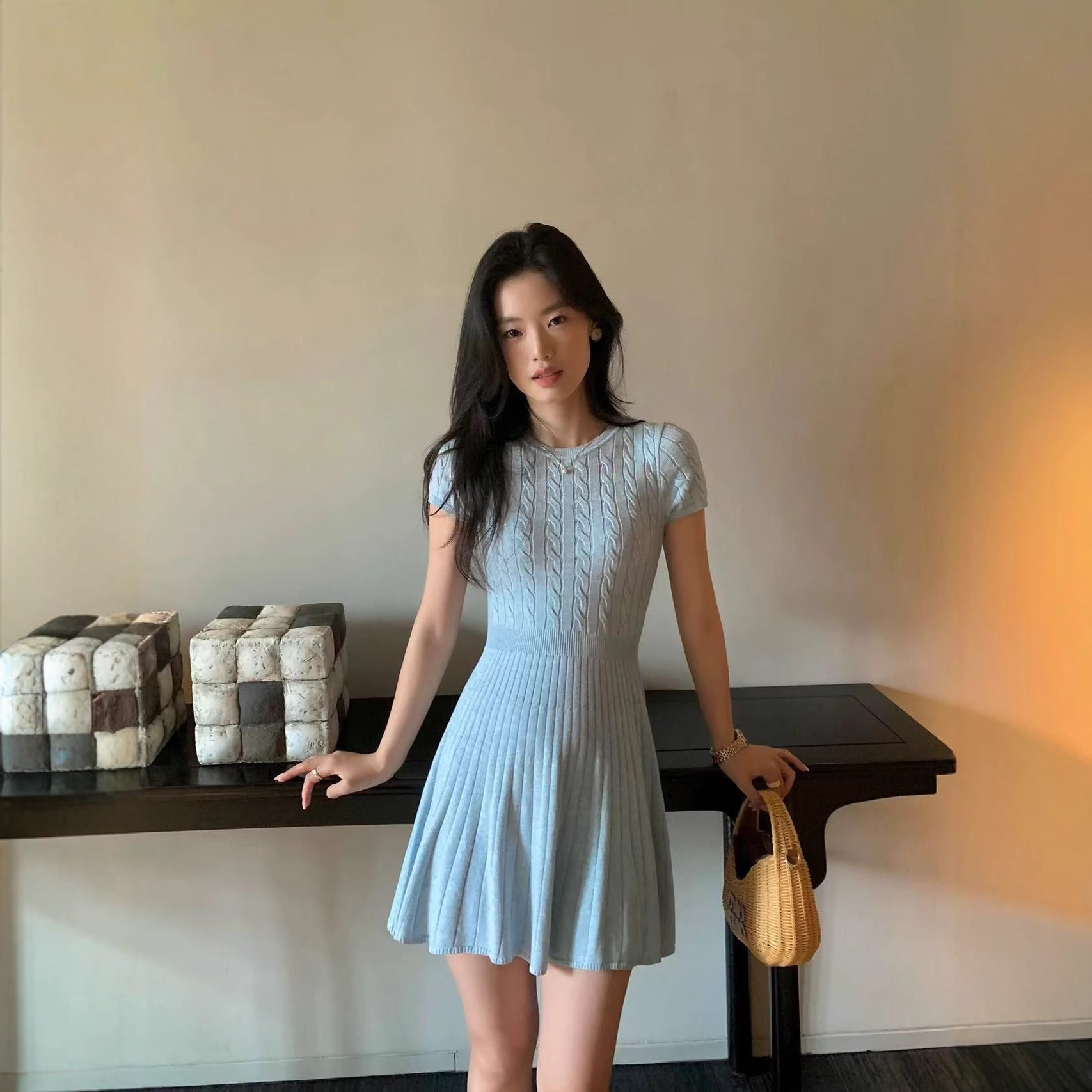 夏季新款法式复古短袖圆领针织连衣裙女设计感气质小个子收腰短裙