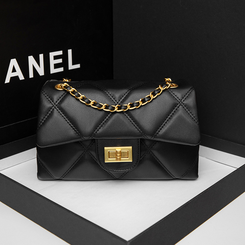 轻奢新款羊皮小方包级感百搭网红斜挎包小香风款现货品牌女包