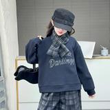 藏青上衣加围巾+藏青格子裤