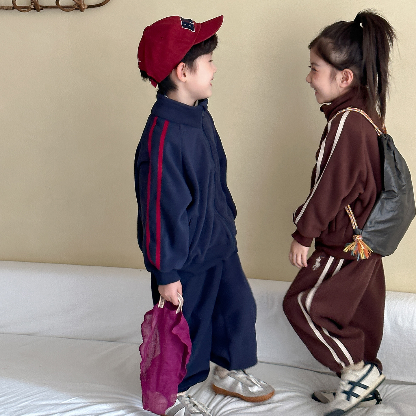 儿童摇粒绒套装卡条服女童秋冬季运动加绒新款卫衣外套两件韩系暖