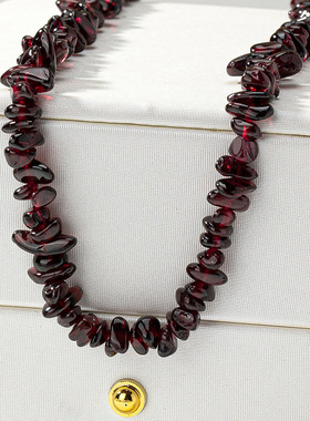 法式复古酒红色不规则天然碎石项链女小众设计优雅气质石榴锁骨链