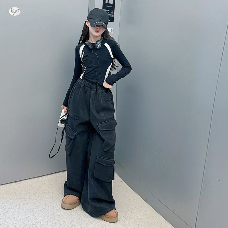 女童2025年秋冬新款嘻哈风加绒工装皮裤打底套装中大童冬季加绒潮，童装休闲套装，祺儿童装