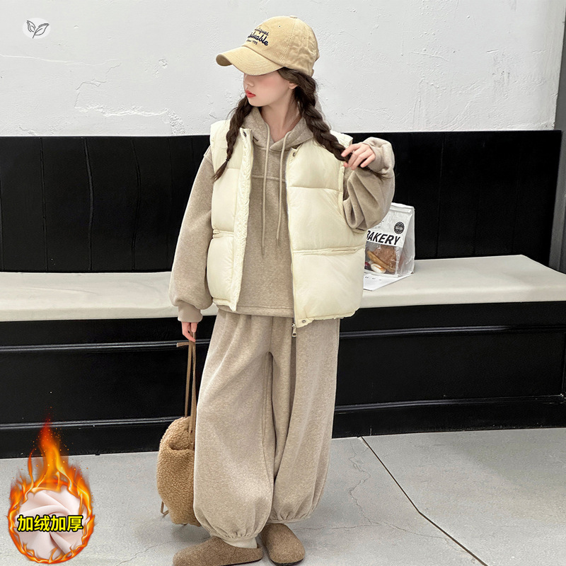 女童2025年冬季新款加绒加厚洋气卫衣卫裤马甲套装女大童户外保暖，童装休闲套装，祺儿童装