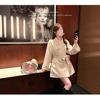 富家千金系带收腰外套时尚羽绒服