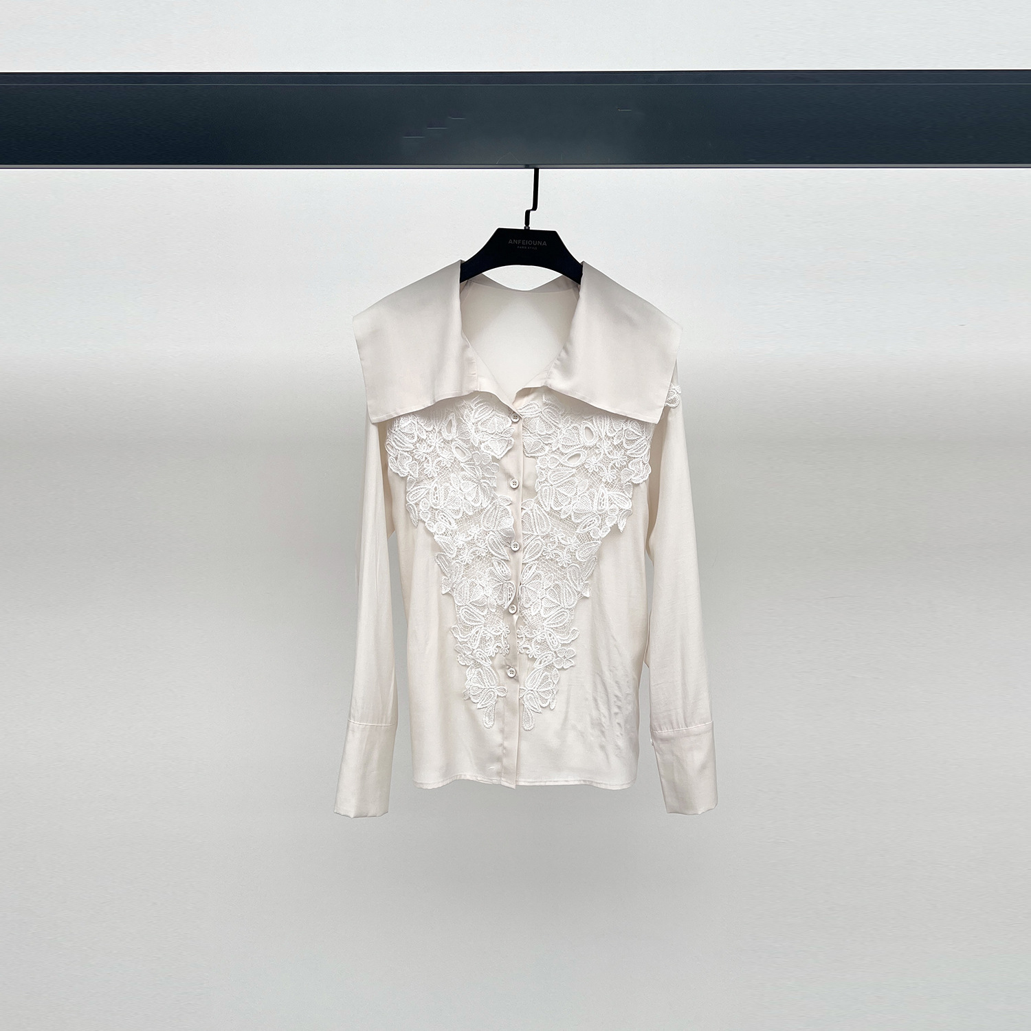 翡格依安斐欧娜披肩式大翻领立体蕾丝花边清新浪漫长袖白衬衫女春