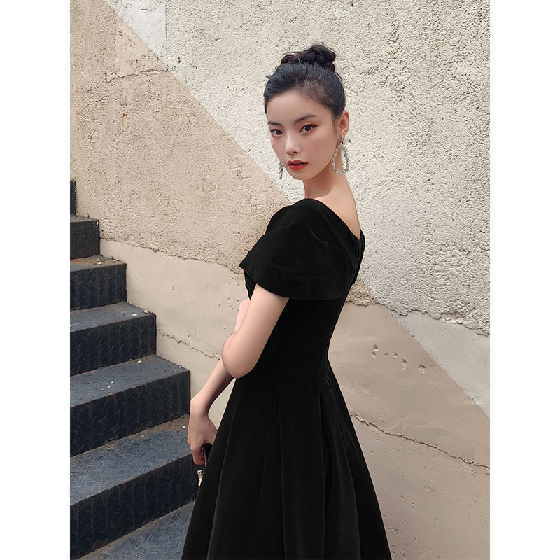 Long evening dress, fitted, open shoulders, slim fit Long evening dress, fitted, open shoulders, slim fit