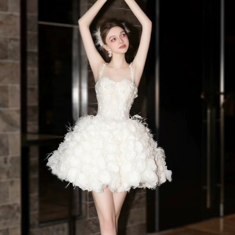 法式吊带轻婚纱2025夏季新款小众设计感花朵成人礼艺考白天鹅礼服