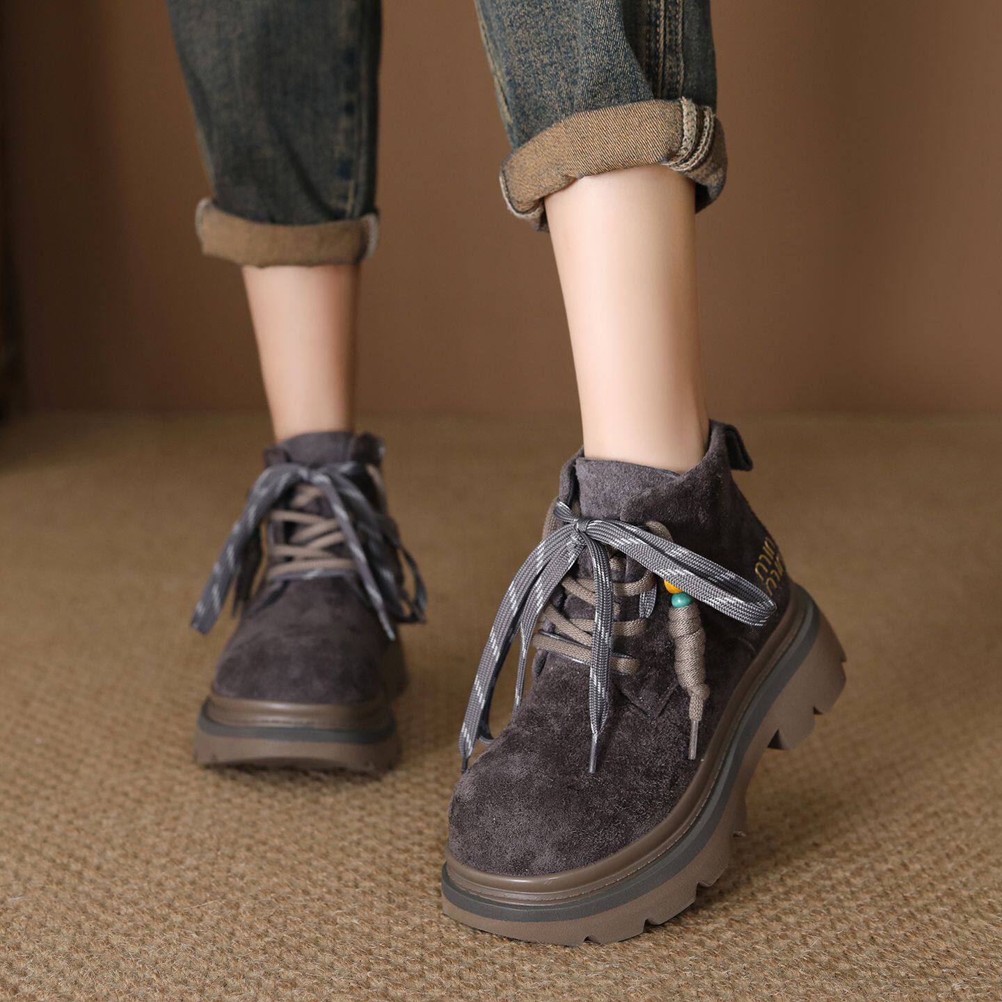 头层牛皮马丁靴女2025冬季新款磨砂厚底圆头系带休闲机车靴短靴女