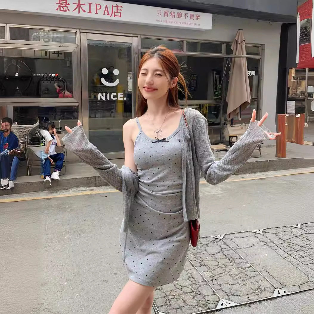 纯欲波点吊带连衣裙女夏季韩系收腰显瘦设计感蝴蝶结小个子短裙子