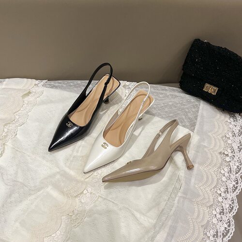 MissBeney滨莉小姐女鞋气质欧美风金属C扣尖头浅口细跟后空单鞋