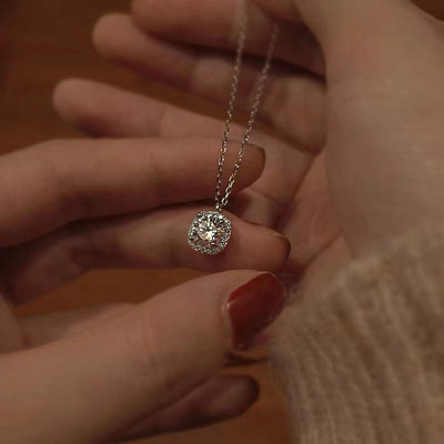 S925纯银小方糖项链女轻奢小众级感满钻锁骨链气质百搭锆石项饰