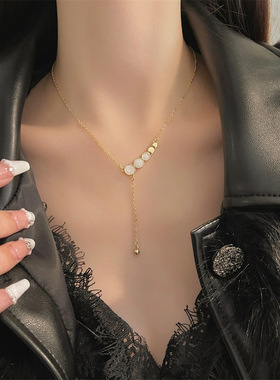 2023新品时尚设计感圆盘贝母项链女锁骨链小众百搭级感潮毛衣链