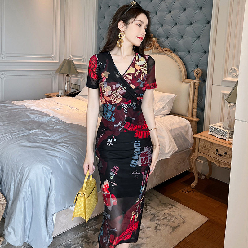 2025夏季新款女装欧美复古气质V字领字母印花修身包臀连衣裙20104