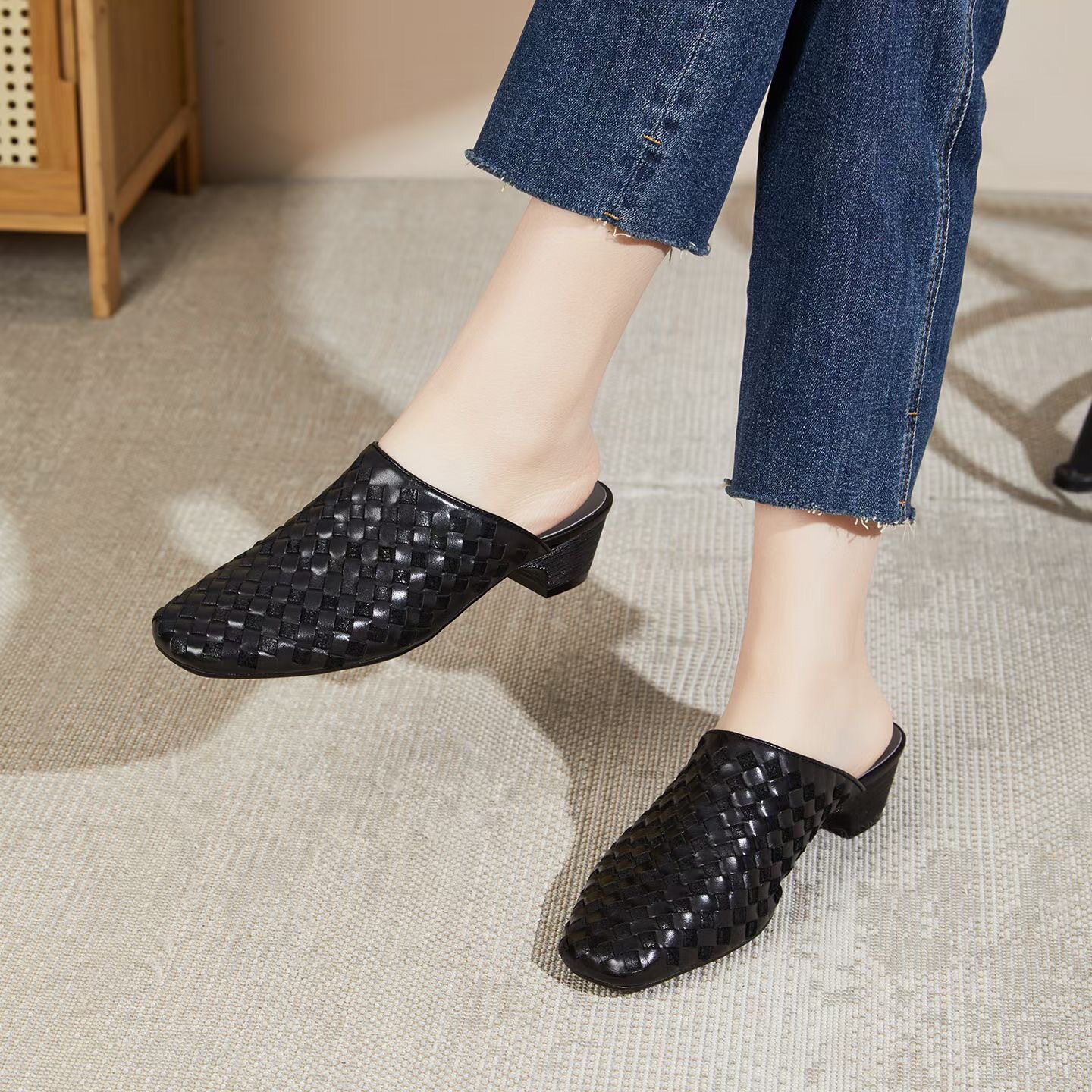 2026夏透气一脚蹬勃肯鞋外穿小跟包头半拖鞋妈妈复古编织中跟凉拖