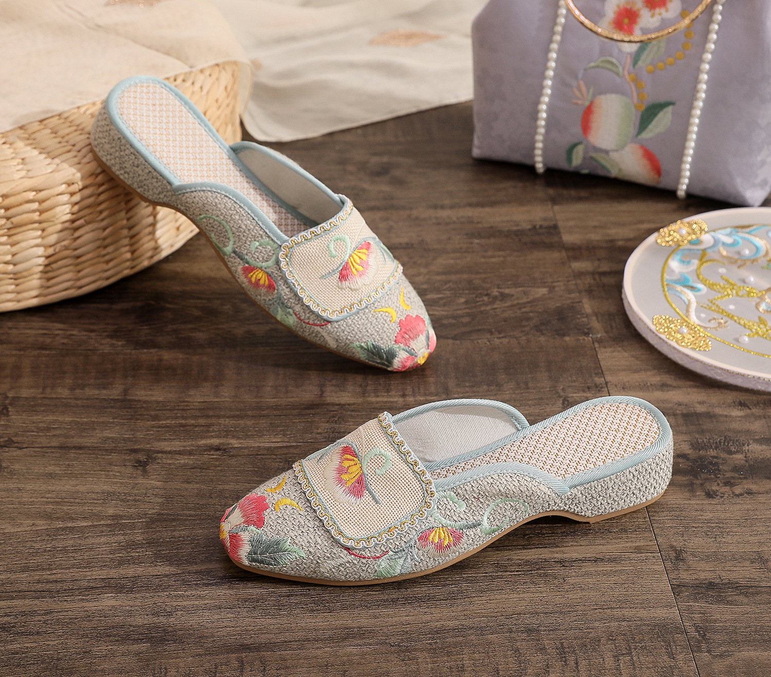 2023春夏新款女单低跟复古刺绣拖鞋古韵国风绣花鞋日常拖鞋休闲拖