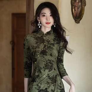 2026春旗袍丹青国风新中式深绿色水墨苏州诗意优雅修身礼服连衣裙