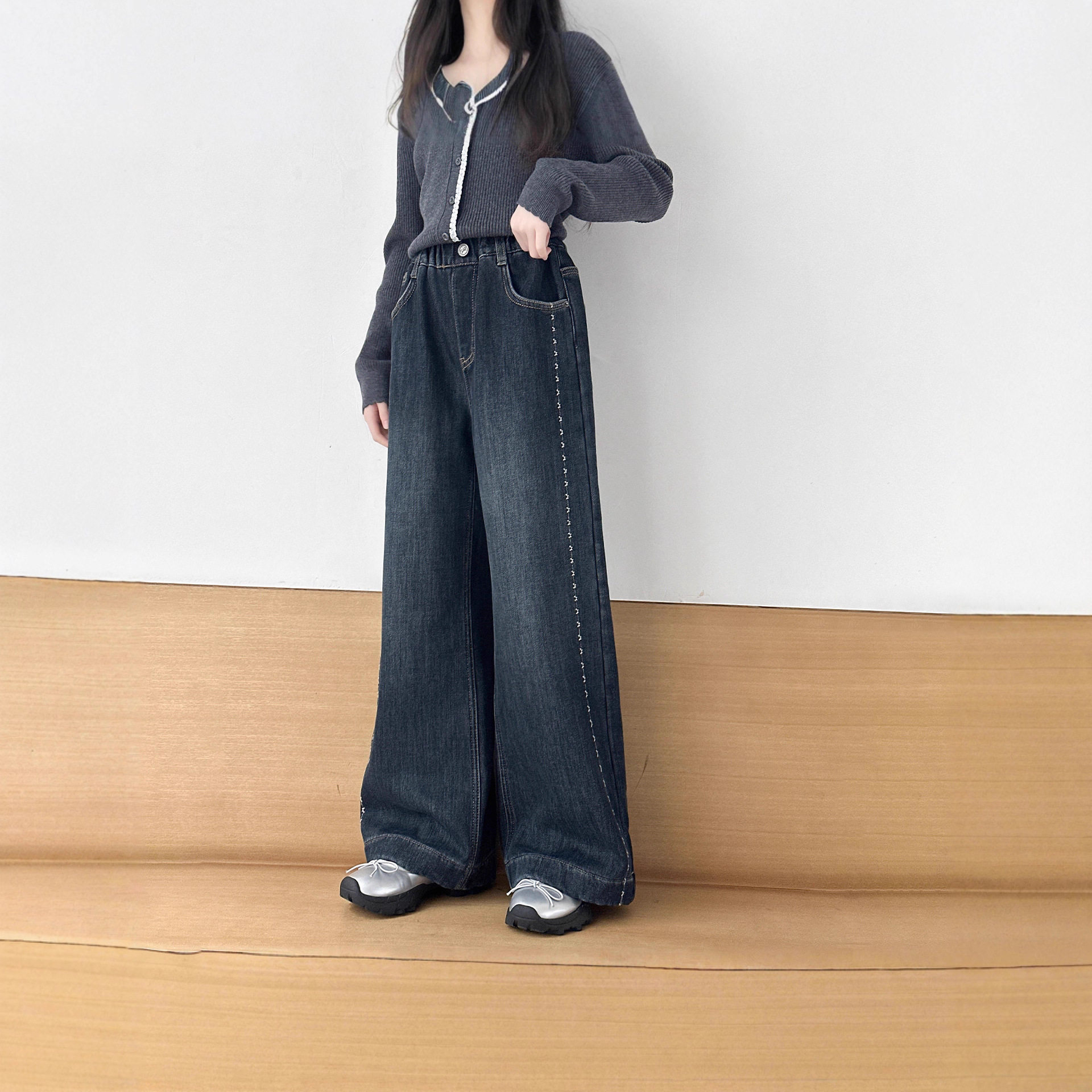 女童加绒牛仔裤2025冬季新款中大童时尚洋气韩系百搭绣花线阔腿裤