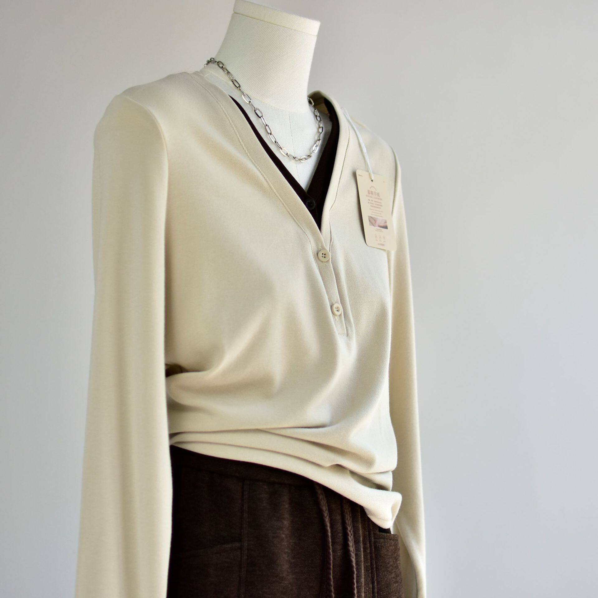 大码撞色V领假两件针织衫女宽松慵懒风长袖上衣新款春单穿打底衫