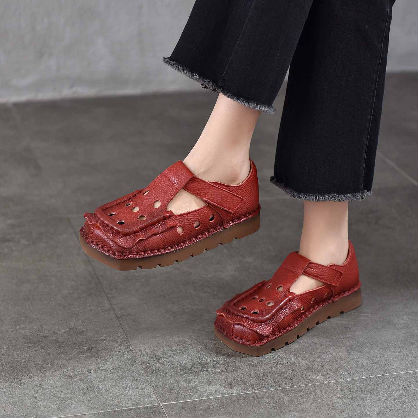 头层牛皮舒适软底方头镂空凉鞋女式平底罗马鞋2026夏新款真皮女鞋