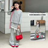 女童圆领卫衣微喇裤套装2025秋装款贴标蕾丝花边屁帘喇叭裤两件套，童装休闲套装，祺儿童装