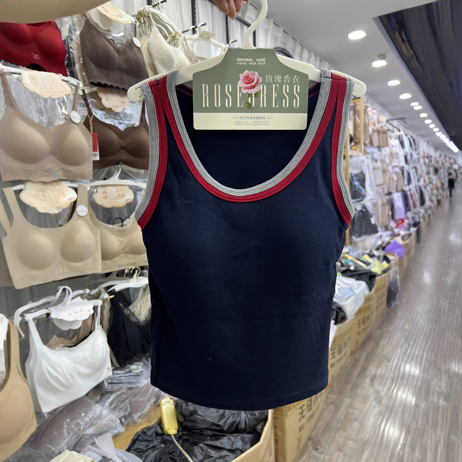 【带胸垫】8762撞色拼接吊带背心女修身显瘦无袖U领外穿打底衫