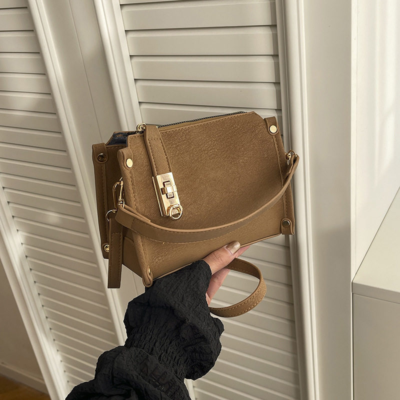 肩斜挎腋下手拎包2025冬季新款时尚软盒子锁扣复古绒面休闲简约,箱包皮具/热销女包/男包,通用款女包,淘宝优惠券,粉丝福利购,淘宝优惠卷