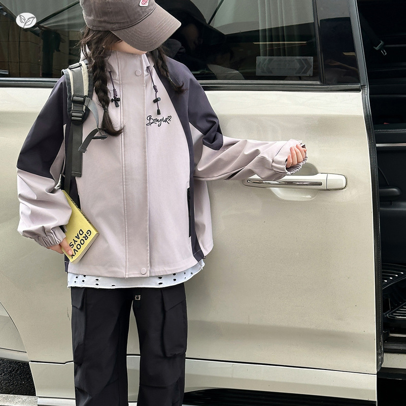 女童冲锋衣外套2025年秋季新款中大童刺绣夹克衫撞色卫衣开衫秋装，童装儿童户外服，祺儿童装