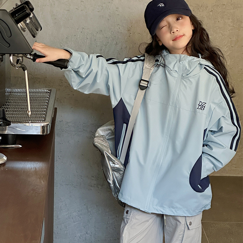 女童外套春秋款2025新款儿童女孩大童秋装冲锋衣洋气炸街上衣秋季，童装外套，祺妙童装