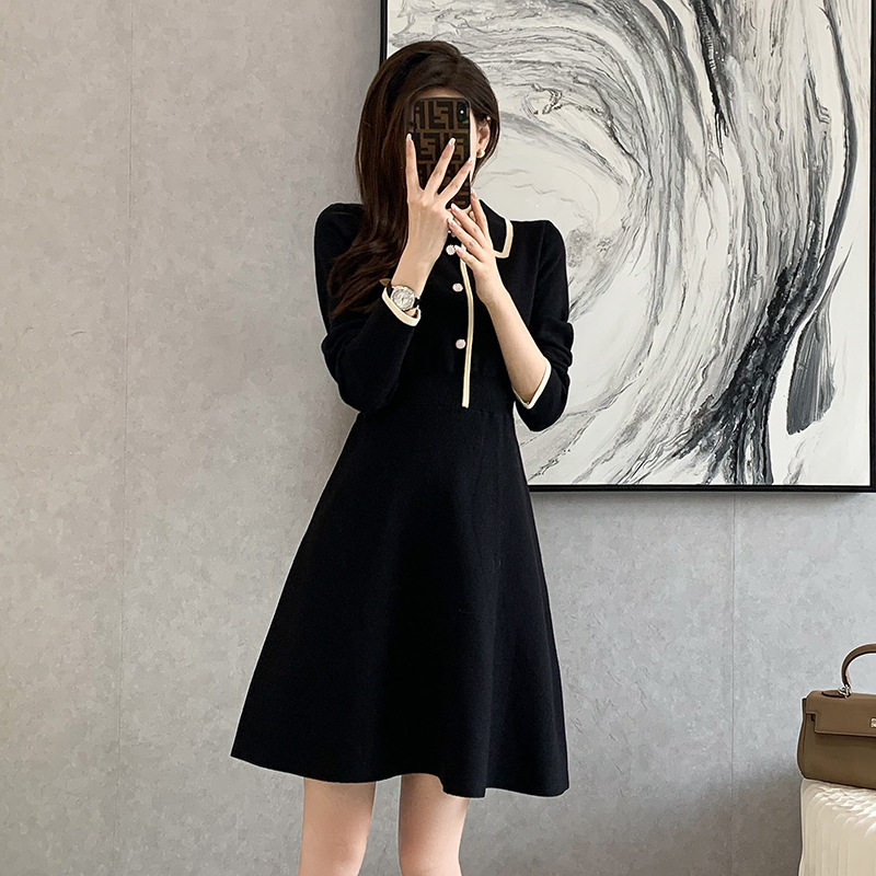 赫本风小黑色裙秋装女装2026新品长袖腰A字打底针织连衣裙女潮