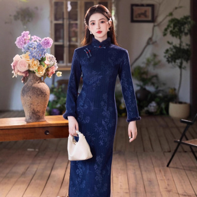 2025冬季新款旗袍民国风藏青色加绒加厚长款旗袍新中式年轻女旗袍