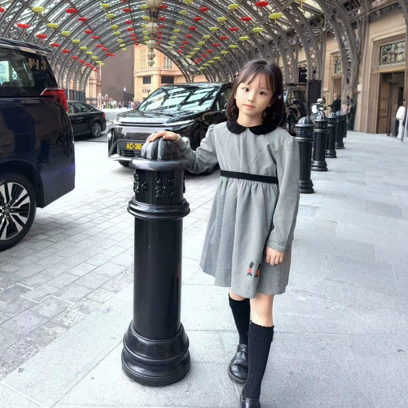 五彩纸屑女童复古风秋季连衣裙