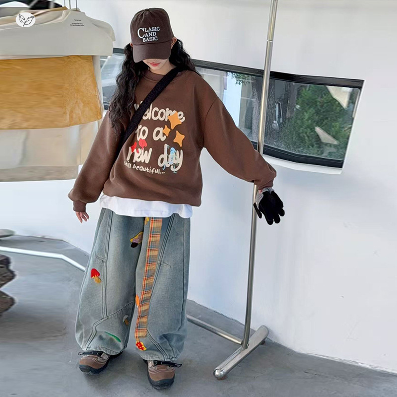女童2025年冬季新款字母涂鸦卫衣蘑菇刺绣牛仔裤套装女大童加绒款，童装休闲套装，祺儿童装