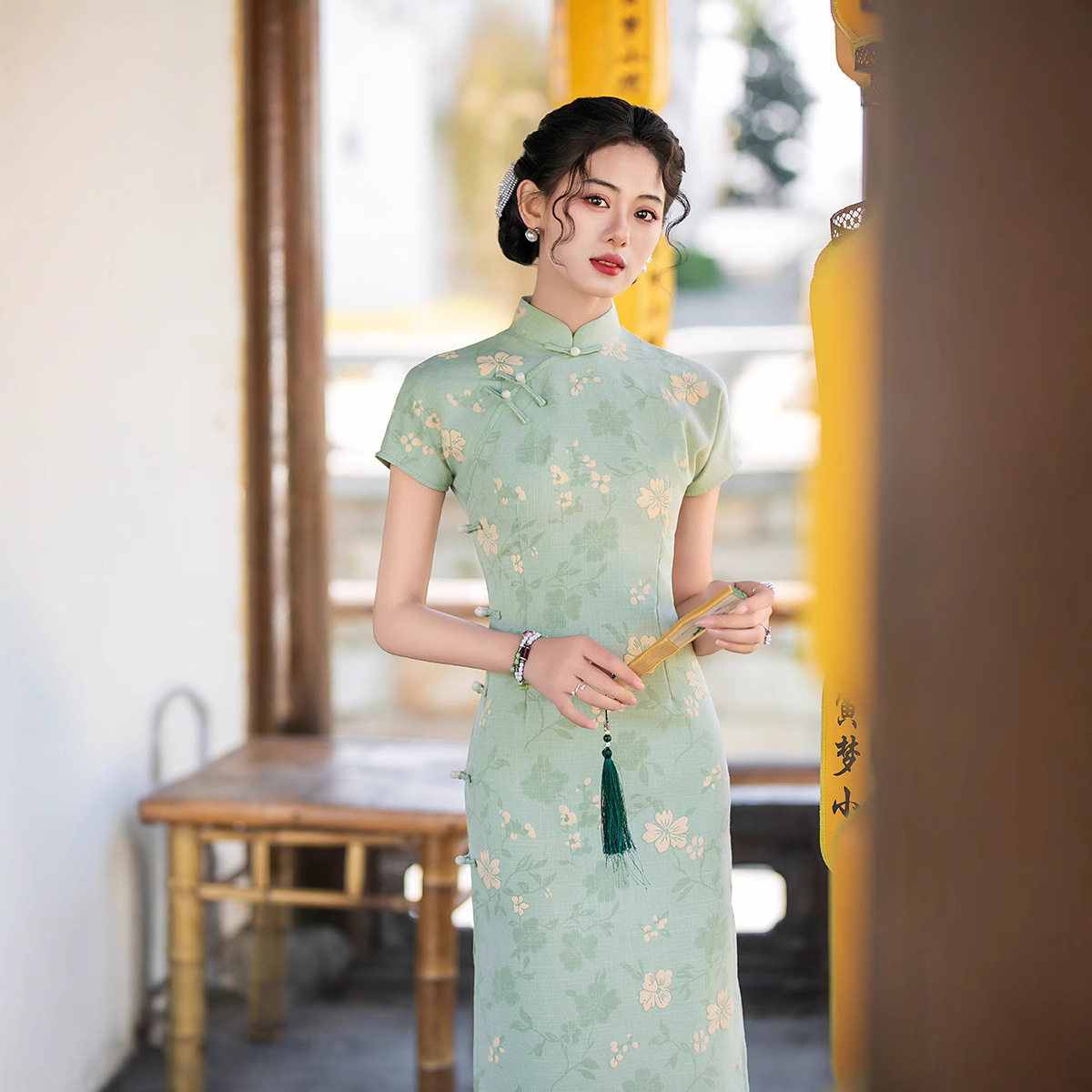春夏款小清新日常文艺碎花时尚修身改良立领连肩袖中长年轻少女旗