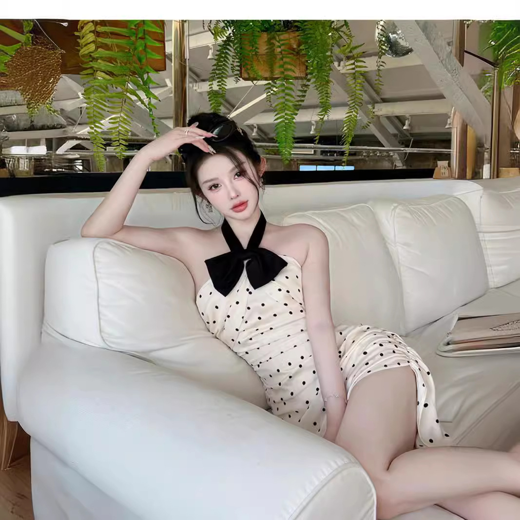 TZ3970留学娇娇女波点蝴蝶结挂脖连衣裙女新款级感名媛包臀短裙