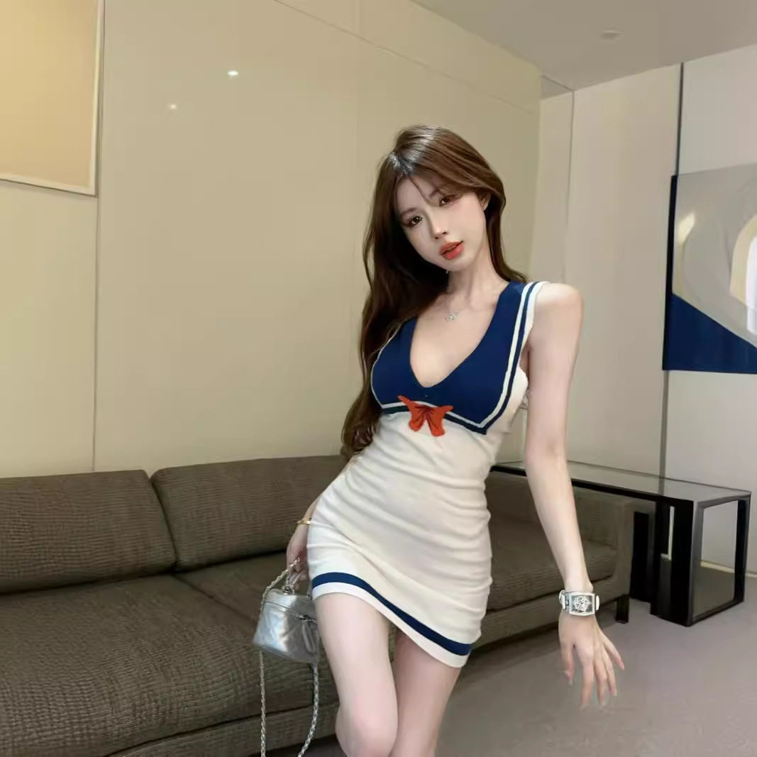 纯欲甜美海军风低领深v印花针织修身显瘦时尚包臀辣妹时尚连衣裙