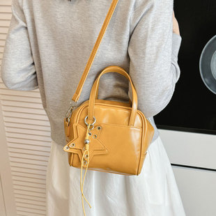 斜挎包2026时尚贝壳包小众级感女包包亮面软皮手拎包女