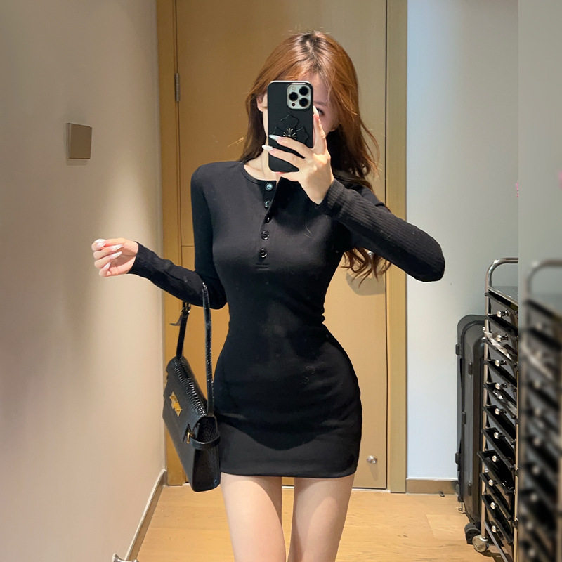 入秋连衣裙女春秋2025新款级感秋冬修身黑色长袖包臀短裙子套装