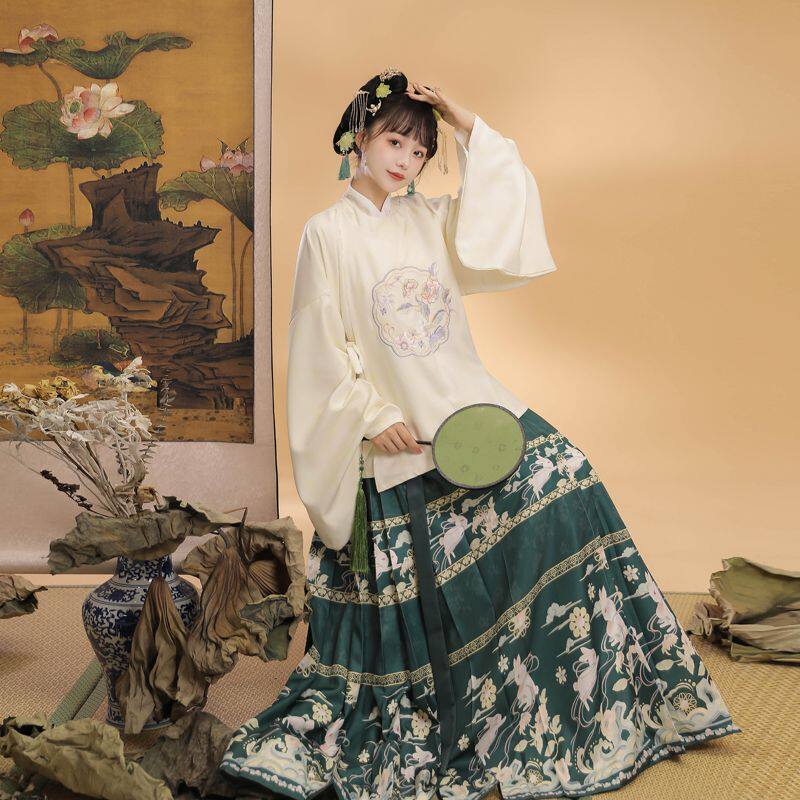 【月兔】明制汉服女马面裙全套汉元素日常绣花圆领改良版成人汉服使用感如何?
