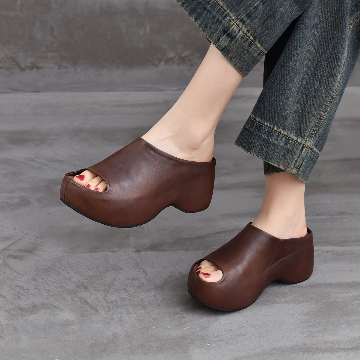 2026夏款头层牛皮轻便厚底鱼嘴凉拖鞋女外穿百搭勃肯一字拖鞋露趾