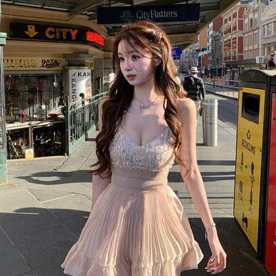 TZ3995千金粉色亮片设计感连衣裙女夏新款小个子甜美修身吊带短裙