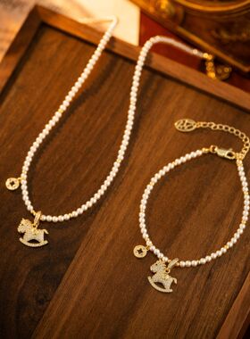 爆款时尚铜钱小马项链女轻奢级感百搭手链颈链小众设计精美首饰