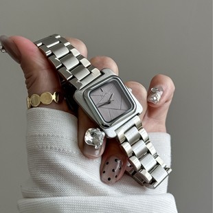 诗迪厂家供应scottie方形钢带女士手表时尚 皮带女表跨境