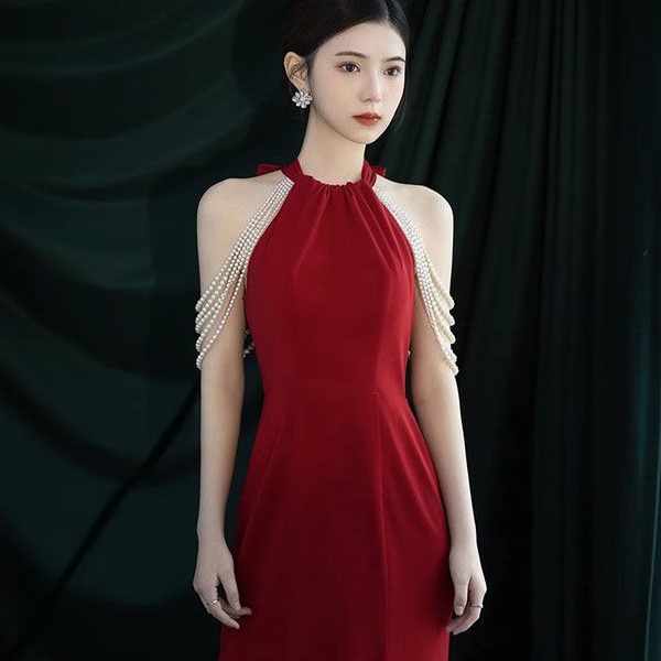 挂脖敬酒服新娘2025新款轻奢小众端结婚订婚红色晚礼服裙女夏季