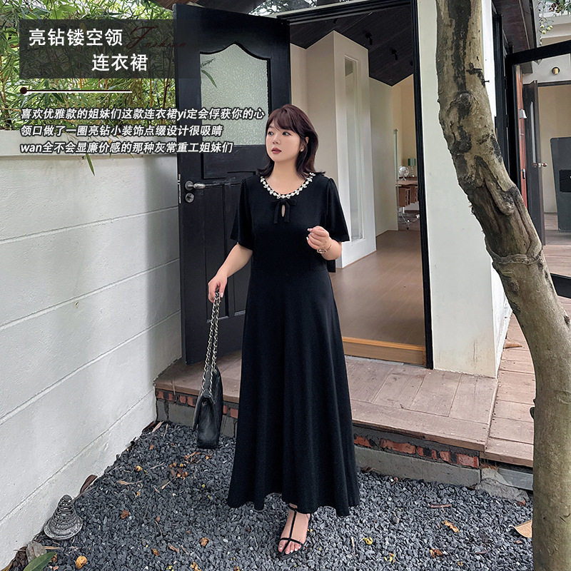 连衣裙高级感亮钻镂空领长裙